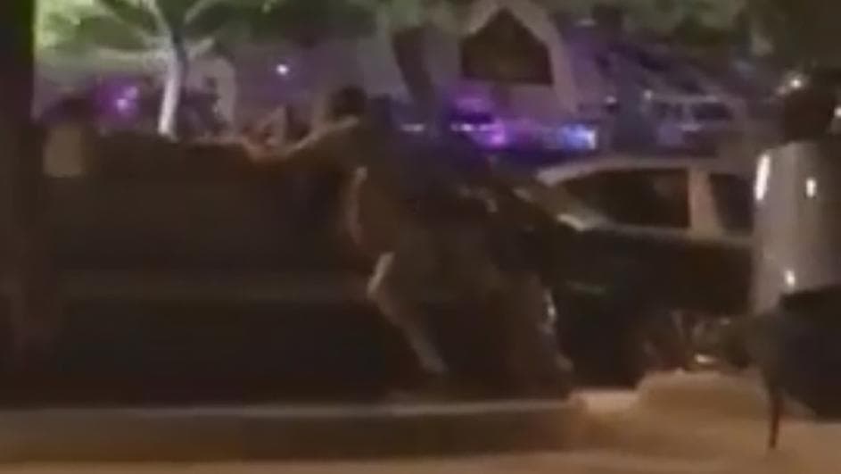 Ilustracija članka: Bez imalo srama: “Pohvatali” su se usred rive u Makarskoj (VIDEO)