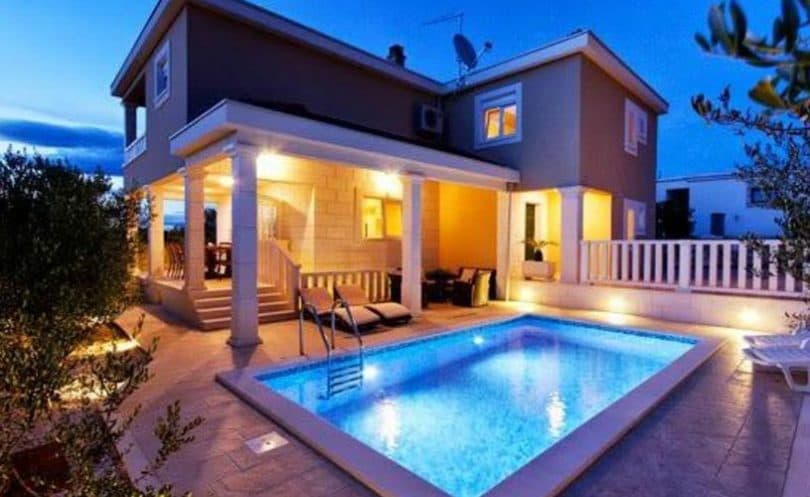 Ilustracija članka: Stranci unajmljuju vile s bazenima u Hercegovini po cijeni od 140 eura za dan
