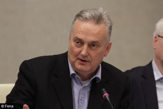 Ilustracija članka: Tko predaje vašoj djeci: Političari se kloniraju za rad na fakultetima