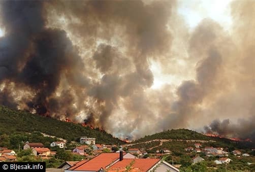 Ilustracija članka: Drama u Trebižatu kod Čapljine: Jedan objekt izgorio, vojska, mještani i vatrogasci spašavaju kuće!
