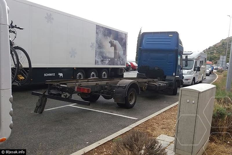 Ilustracija članka: VIDEO | Dubrovnik: Vjetar hercegovačkom vozaču prevrnuo prikolicu kao igračku!