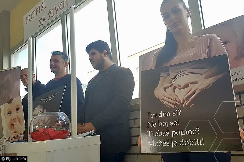 Ilustracija članka: Mostar: Ispred bolnice počela 40-dnevna molitva za zaštitu života