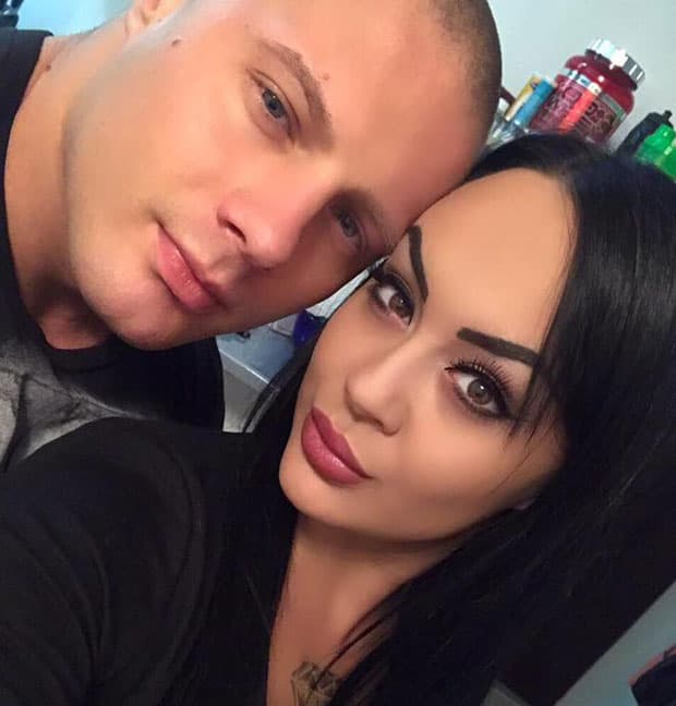 Ilustracija članka: DETALJI SEKS SKANDALA: Fatalna Saška svećenika navukla na seks i dovela još jednu djevojku