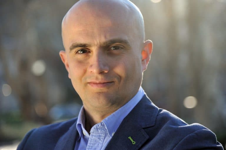 Ilustracija članka: Raguž odbrusio Čoviću: Nas 100.000 budala iz “ovih krajeva”