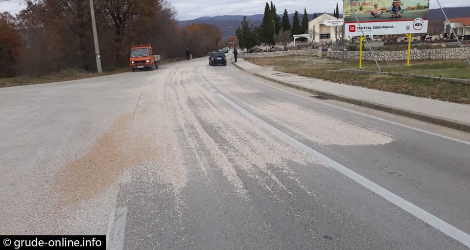 Ilustracija članka: Grude: Zbog nesvakidašnje nezgode blokiran promet prema Ljubuškom