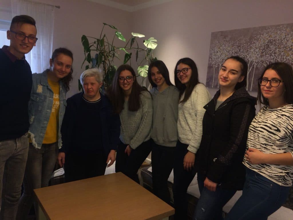 Ilustracija članka: Framaši iz Ružića posjetili Starački dom Vita