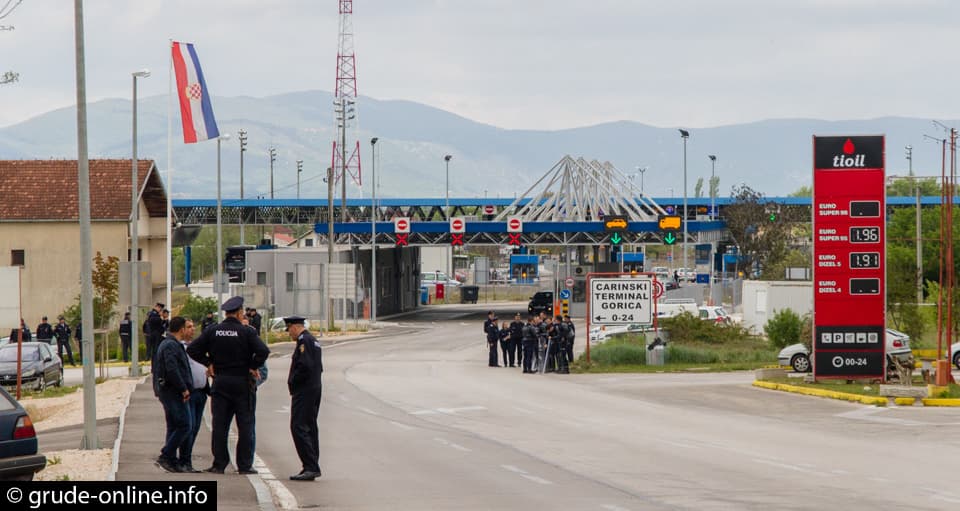 Ilustracija članka: Elektronička obrada putnika opet će izazvati gužve na granici