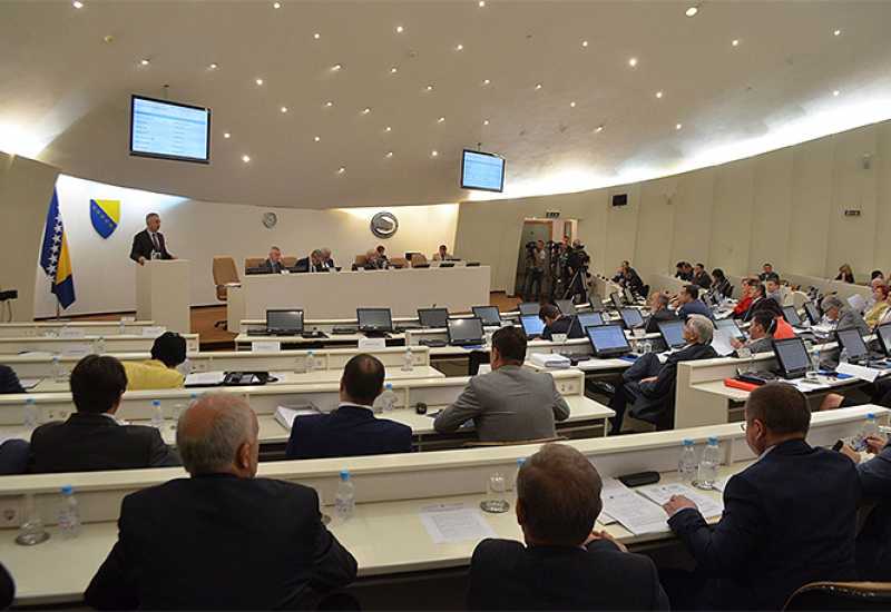 Ilustracija članka: Na maratonskoj sjednici usvojen Zakon o trošarinama