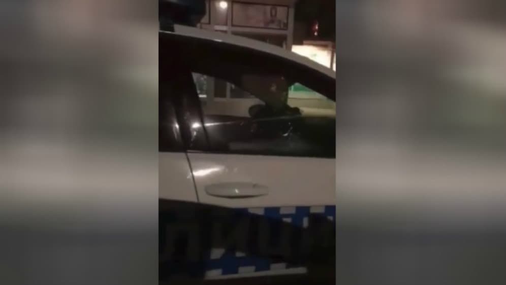 Ilustracija članka: Samo u BiH: Pogledajte kako je vozač isprepadao usnule policajce