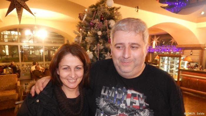 Ilustracija članka: Priče mješovitih brakova u Mostaru: “Mi nemamo dva Božića, imamo tri tjedna doživljaja Božića”