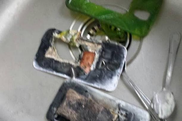 Ilustracija članka: Mostarki eksplodirao mobitel dok je bio priključen na punjač