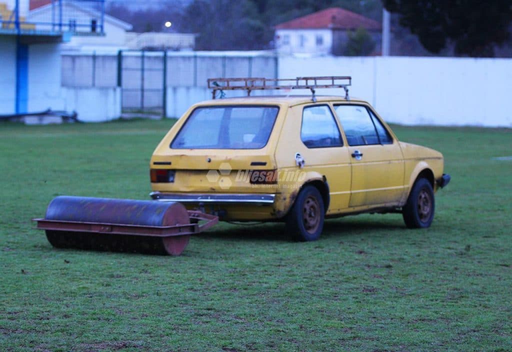 Ilustracija članka: VW na aparatima: U Gabeli ‘kecom’ ravnaju nogometni teren