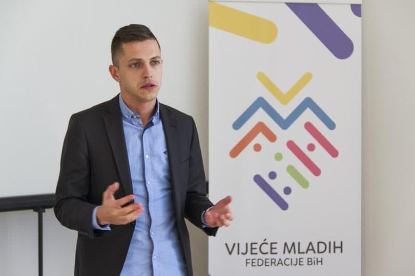 Ilustracija članka: Mate Lončar: Uključujem se u aktivnu politiku, želim pomoći mladima i svom narodu