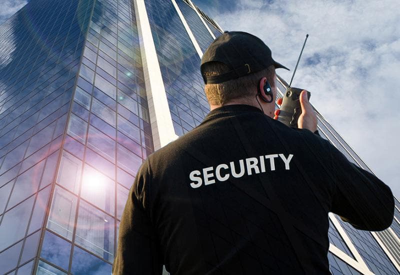 Ilustracija članka: Zaštitari napuštaju BiH: Ne žele raditi za 500 KM