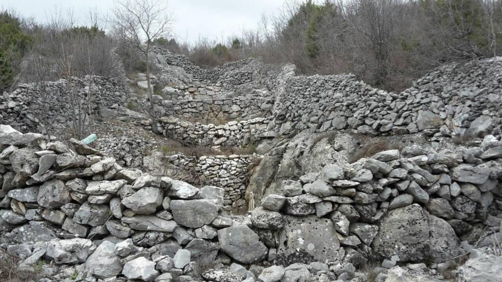 Ilustracija članka: Oda radu i težaku ili filozofija preživljavanja u kršu Hercegovine