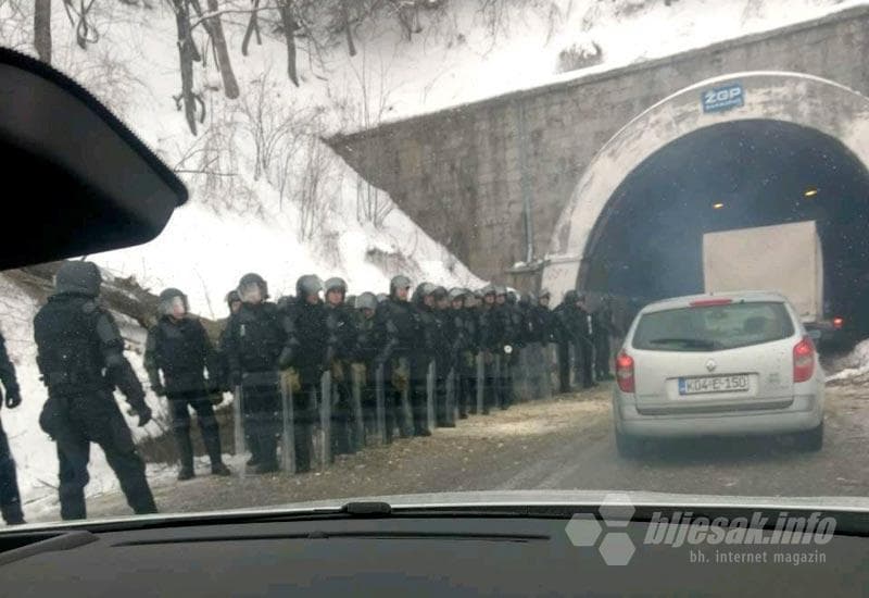 Ilustracija članka: Policija zaprijetila silom: Deblokirana prometnica u Konjicu