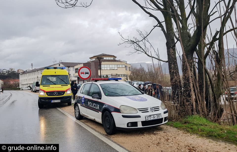 Ilustracija članka: Tri policajca skočila za ženom u rijeku Lišticu