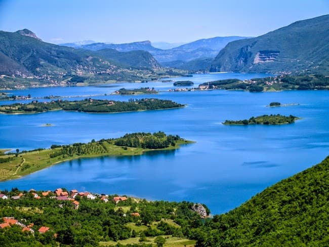 Ilustracija članka: Ramsko jezero: Prirodni dragulj BiH koji oduzima dah
