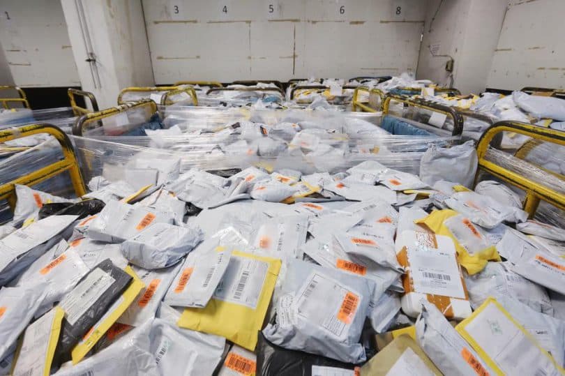 Ilustracija članka: Od danas nema više pristojbi za pošiljke iz inozemstva do 300 KM