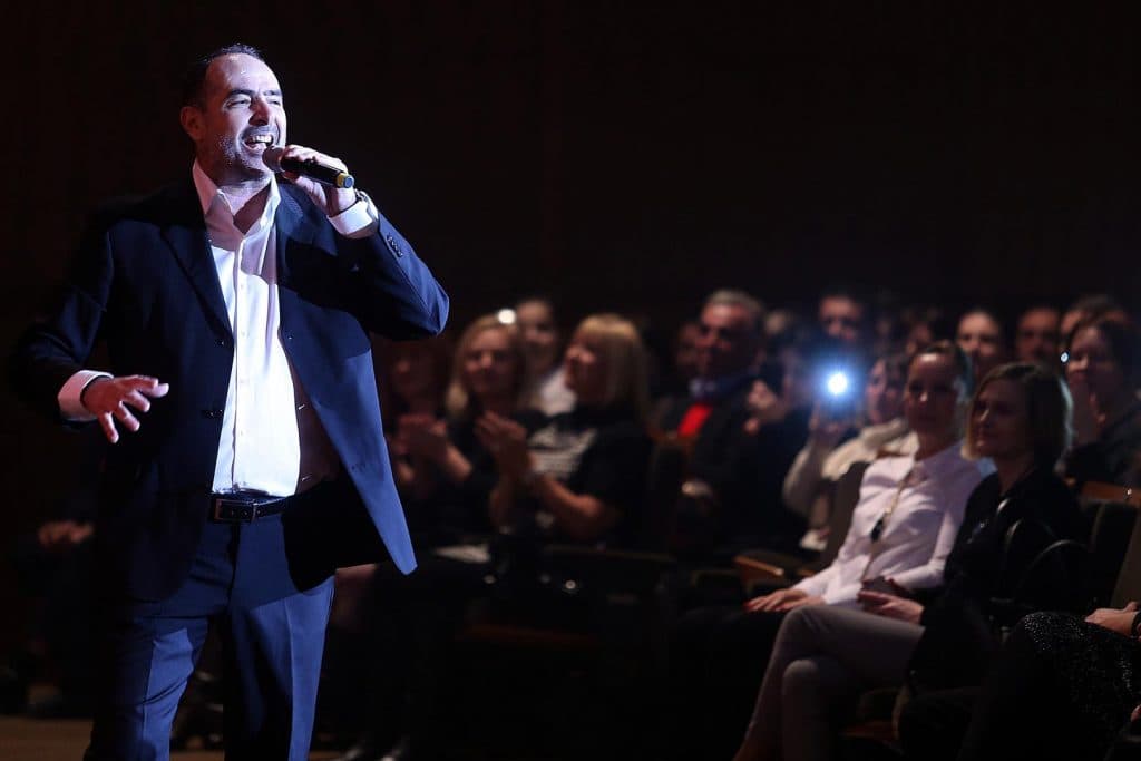 Ilustracija članka: “U čast svim dobrim ljudima” Dražen Zečić večeras će napraviti spektakl