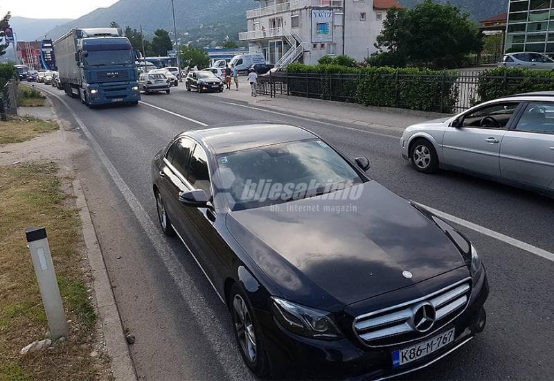 Ilustracija članka: Mostarski vozači ipak blokirali cestu zbog skupog goriva: Narod se muze kao ovca