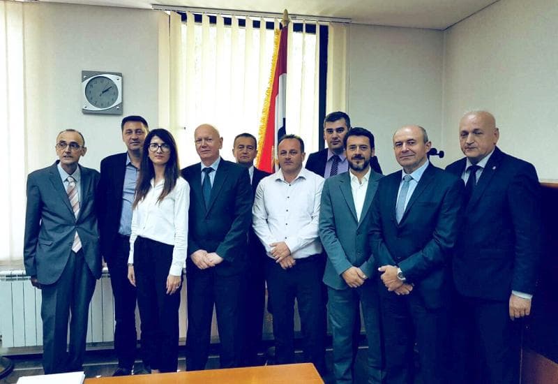 Ilustracija članka: Hrvati napuštaju Zastupnički dom