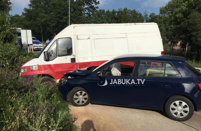 Ilustracija članka: Privalj: Teži sudar kombija i osobnoga automobila, ima ozlijeđenih