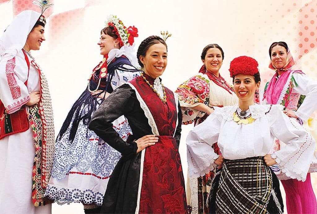 Ilustracija članka: Počelo glasovanje za najfotogeničniju Hrvaticu u narodnoj nošnji