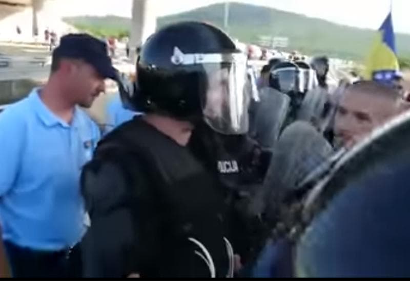 Ilustracija članka: VIDEO | Drama na Bijači: Specijalci silom sklonili branitelje s prometnice