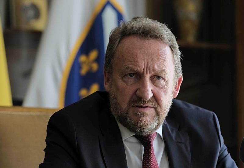 Ilustracija članka: Izetbegović: BiH će tužiti Hrvatsku!