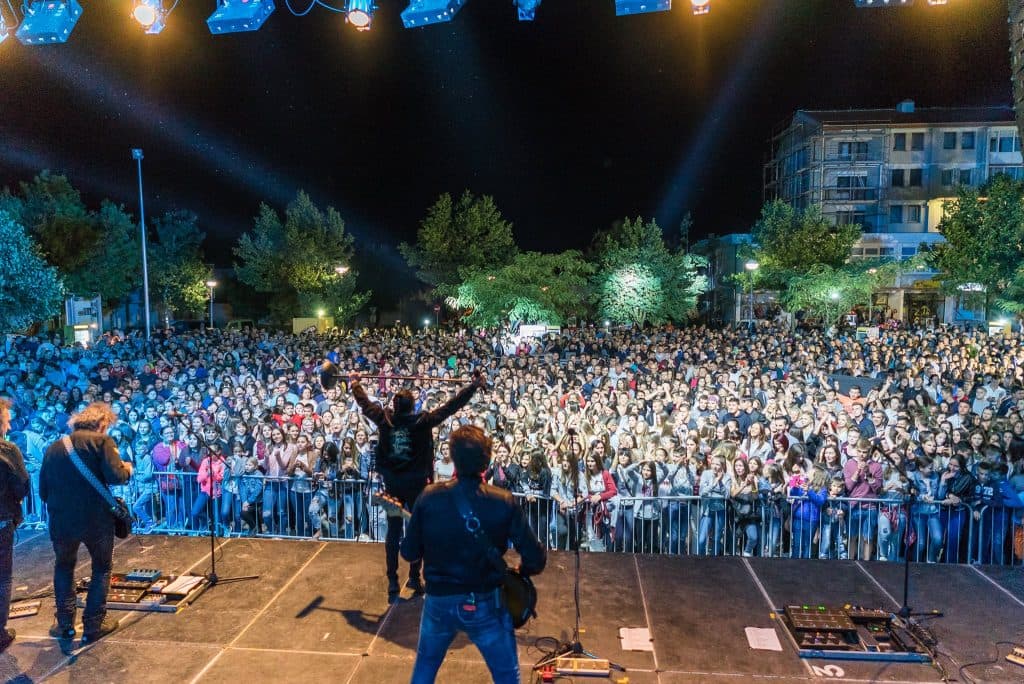 Ilustracija članka: PAUKOVO LJETO: U kolovozu nastup Divljih Jagoda i Dreamers benda pa izgradnja spomenika