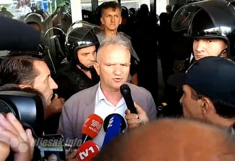 Ilustracija članka: Tufekčić zakazao sjednicu o Zakonu o demobliziranim borcima u Mostaru