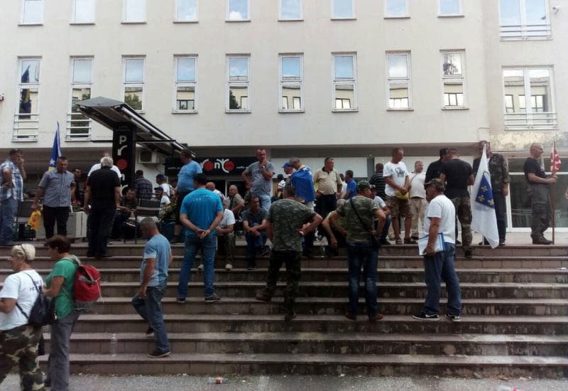 Ilustracija članka: Završena sjednica, borci nezadovoljni – Nije usuglašen tekst zakona