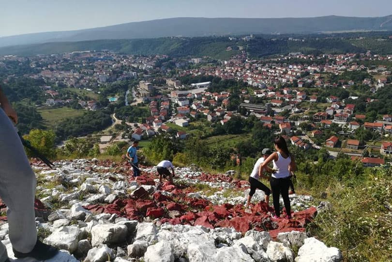 Ilustracija članka: Široki Brijeg: Mladež HDZ-a BiH hrvatskom grbu vratila stari sjaj