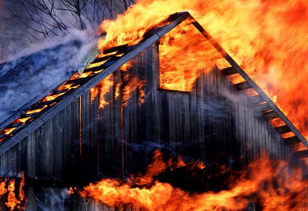 Ilustracija članka: Čapljina: Vatra progutala štale, plastenike i voćnjake