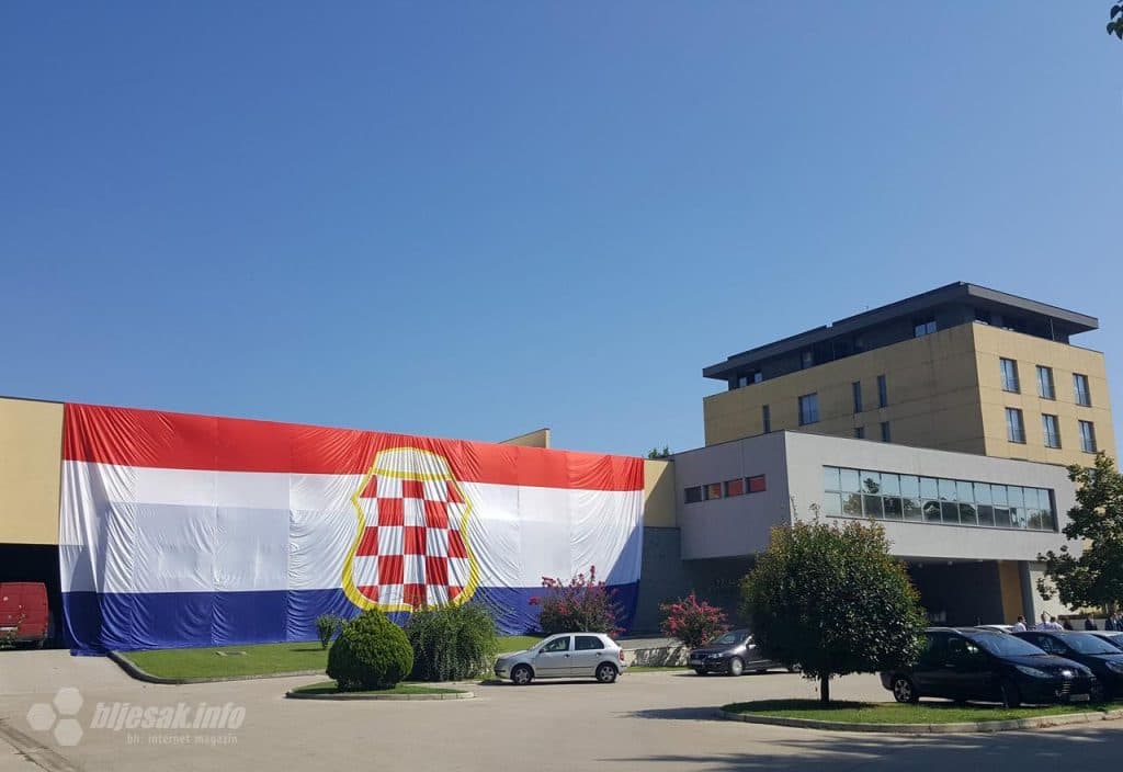 Ilustracija članka: Ogromna zastava Herceg-Bosne osvanula u Čapljini