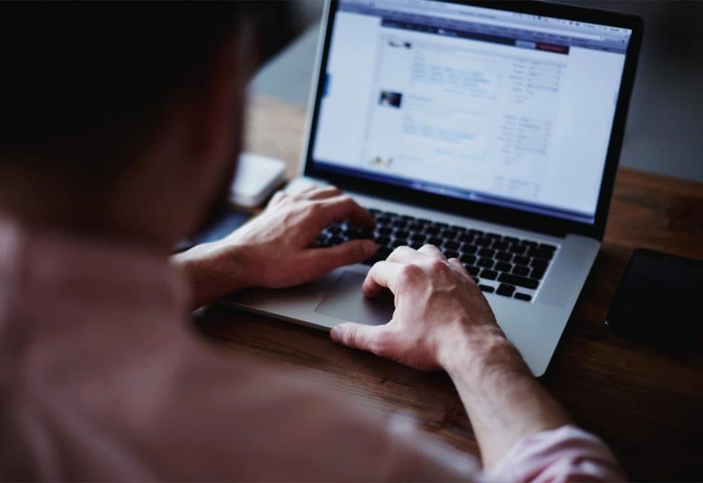 Ilustracija članka: Hakirano oko 50 milijuna profila na Facebooku