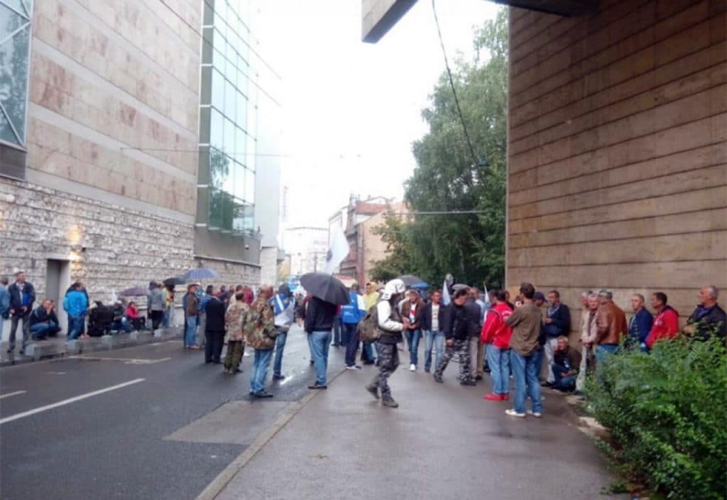 Ilustracija članka: Sukobili se borci s policijom