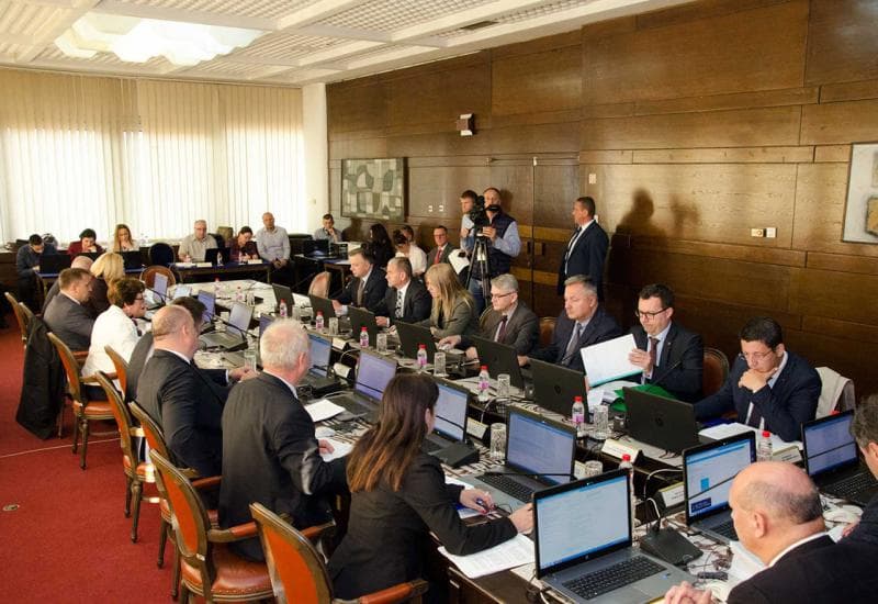 Ilustracija članka: Ministri iz HDZ-a ipak stigli na sjednicu