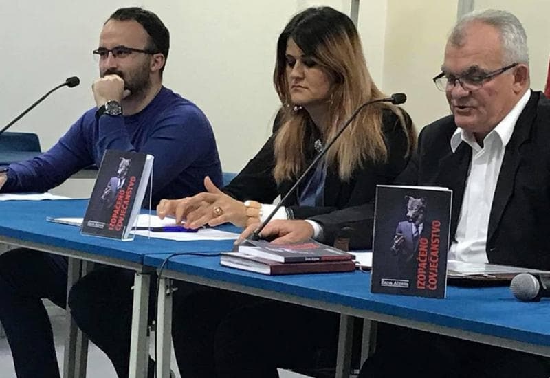 Ilustracija članka: Knjiga Žane Apleze u emisiji ”Pogled preko granice”