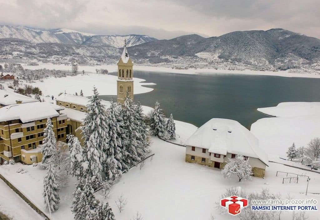 Ilustracija članka: Anonimni Ramac i ove godine pred Božić platio račune za 16 obitelji