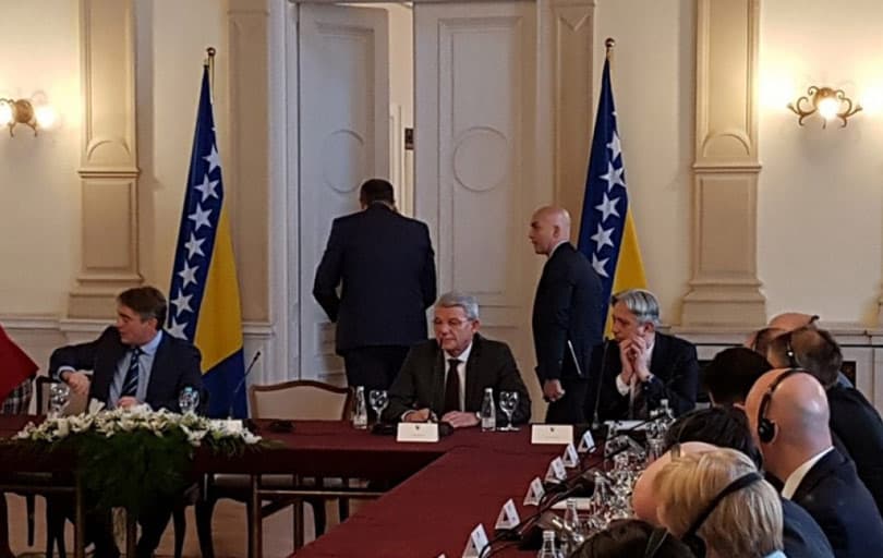 Ilustracija članka: Dodik napustio sastanak u Predsjedništvu jer nije bilo zastave RS-a