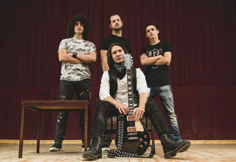 Ilustracija članka: Povratak benda ‘Nešto između’