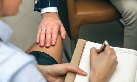 Ilustracija članka: Ravnatelj sarajevske osnovne škole seksao se s učenicom, dobio 8 godina zatvora