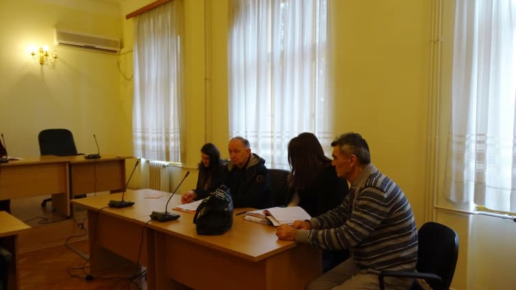 Ilustracija članka: Roditelji iz Gruda morali su dati ime bebi koju su bacili niz liticu