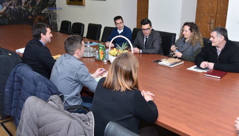 Ilustracija članka: Imotski: Modro i Crveno jezero tema današnjeg susreta pomoćnika ministra zaštite okoliša i suradnika