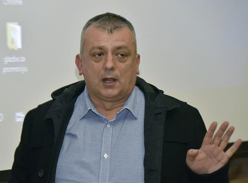 Ilustracija članka: Propadanje društva: Djeca počinju kockati već u 6. razredu