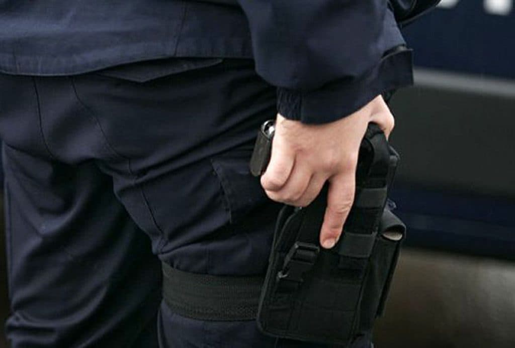 Ilustracija članka: Mladi policajac u BiH se igrao pištoljem i slučajno ubio oca troje djece