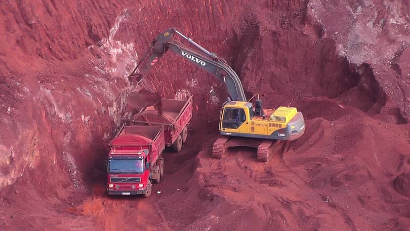 Ilustracija članka: Iz Posušja i Širokog Brijega 100.000 tona boksita za “Aluminu”