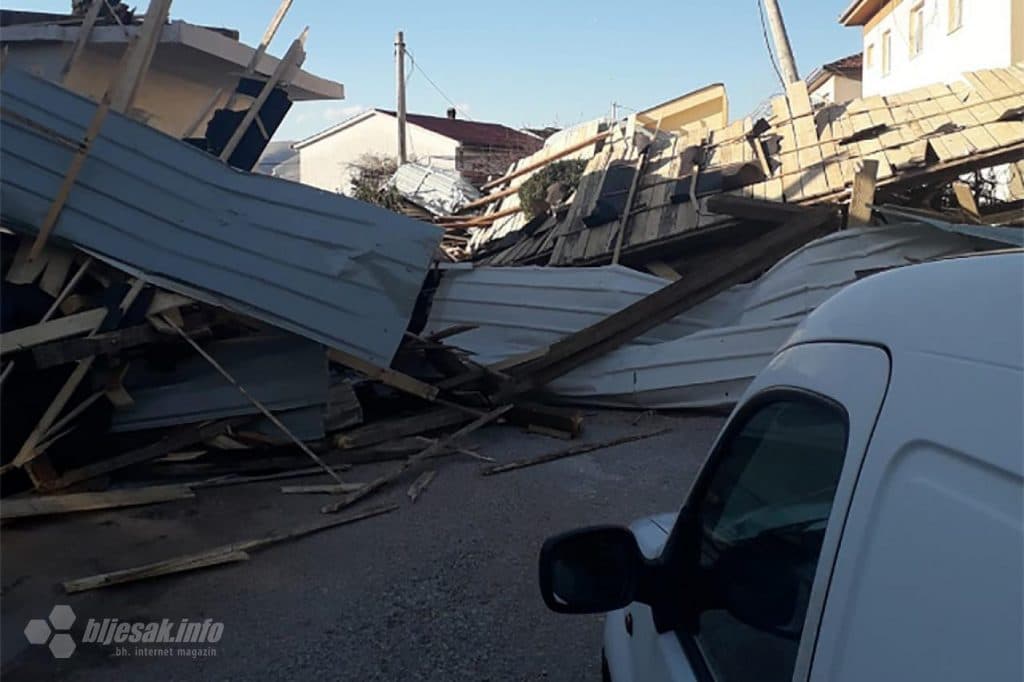 Ilustracija članka: Mostar: Radnik kojeg je udarila daska u nevremenu bori se za život